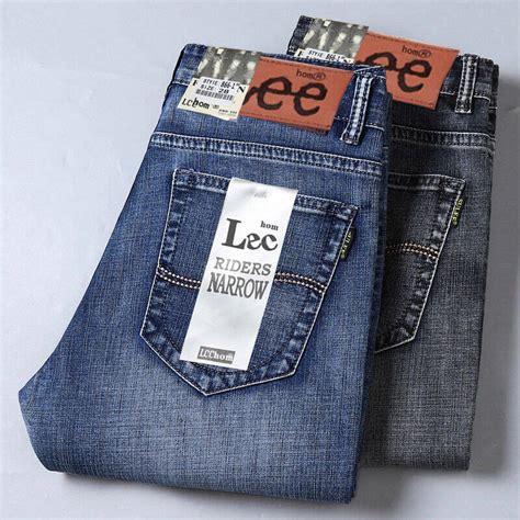 Una notissima marca di jeans .